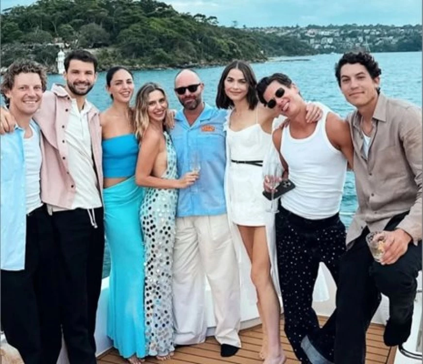 Гришо и Ейса посрещнаха новата година на брега