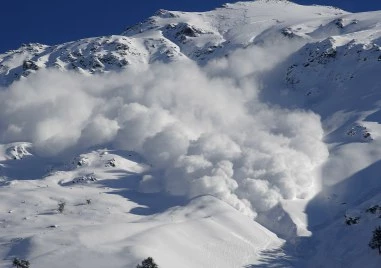 Лавина в Северна Италия отне живота на един човек и