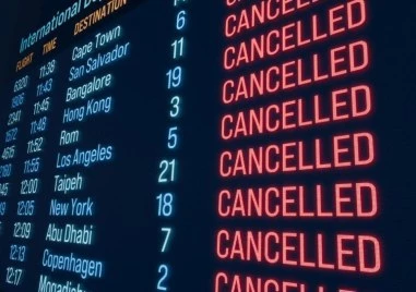 Отменят десетки полети на едно от най-натоварените летища в Европа