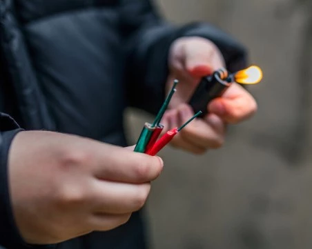 Фойерверк разкъса пръстите на дете в Бургаско