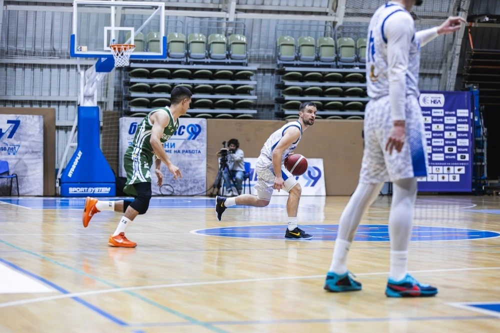 Академик се раздели с чужденец