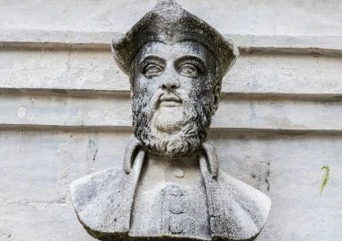 Мишел дьо Нострадам по известен като Нострадамус се смята за