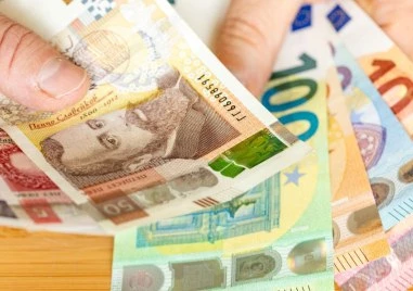 Трети ден след като еврото стана официалната валута в България