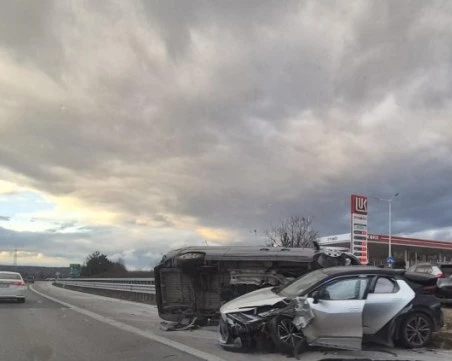 Тежка катастрофа затруднява движението на магистрала „Тракия”