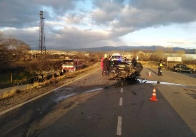 Трима души са загинали при 15 пътнотранспортни произшествия в страната