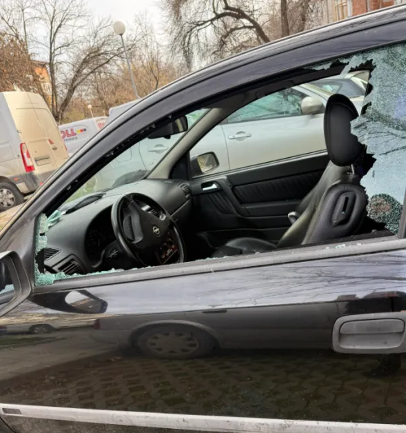 Опасно „празнуване на Нова година: Куршум улучи кола в Пловдив