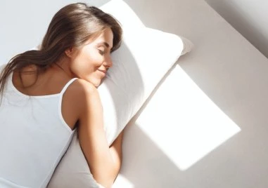 Въпреки че спането по корем може да изглежда удобно то