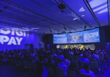 Три важни стъпки за заплати, данъци и осигуровки в първите месеци от еврото