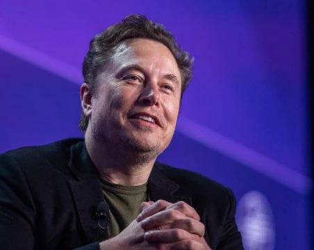 ЕС разследва чатбота на Илън Мъск