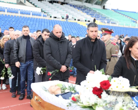 Хиляди се сбогуваха с Димитър Пенев