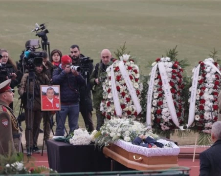 Любо Пенев от немска клиника: Сбогом, Чичо! Прости ми, че не успях да те изпратя лично