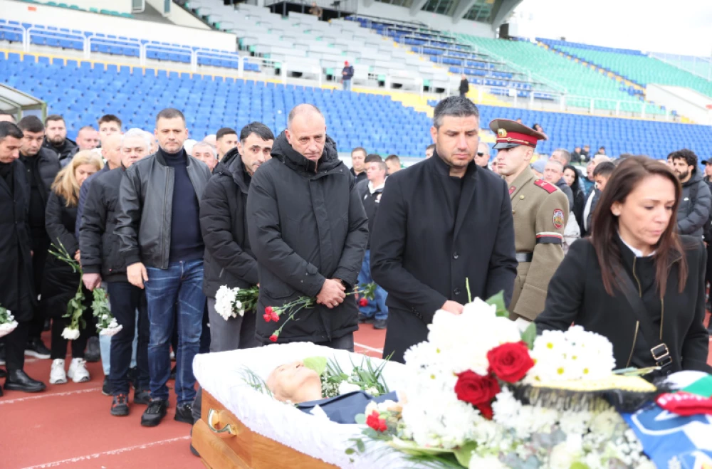Хиляди се сбогуваха с Димитър Пенев