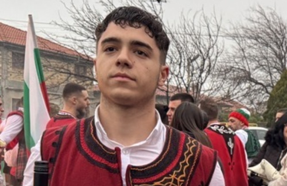 18-годишен ученик от Пловдив хвана богоявленския кръст в Шипка