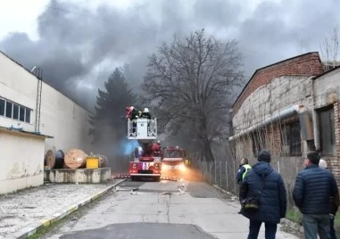При пожара в склад в Хасково вчера в късния следобед
