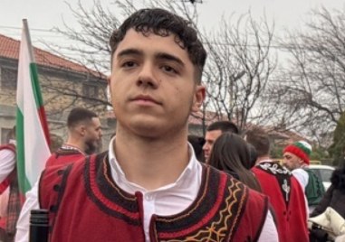 18-годишен ученик от Пловдив хвана богоявленския кръст в Шипка