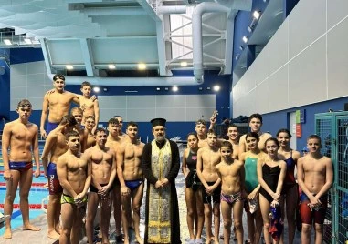 Традиционен ритуал за спасяване на светия кръст на Богоявление бе