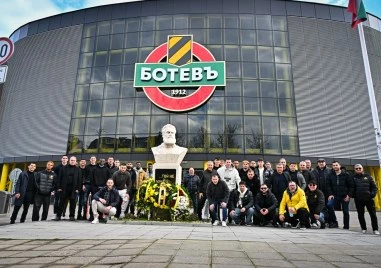 Представителният отбор на Ботев Пловдив предвождан от Димитър Димитров Херо