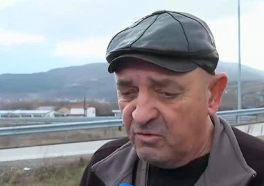 Глобиха мъж заради шофиране в аварийната лента, въпреки че колата му се повредила