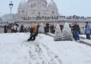 Снеговалежите в понеделник не зарадваха шофьорите по френските пътища 26