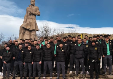 Юношите на Ботев Пловдив почетоха своя патрон Христо Ботев в