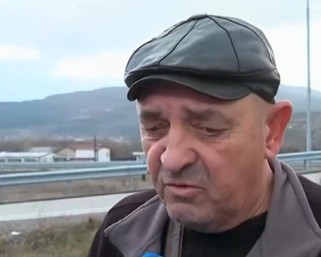 Глобиха мъж заради шофиране в аварийната лента, въпреки че колата му се повредила