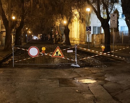 Изненада за шофьорите в час пик - затвориха улица в центъра на Пловдив