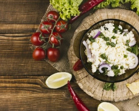 Как да си направим домашна разядка от сирене и печени чушки