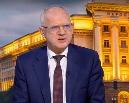 Веселин Велев: Преминаването към еврото протича спокойно, без сериозни сътресения