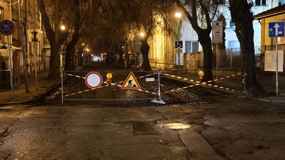 Изненада за шофьорите в час пик - затвориха улица в центъра на Пловдив