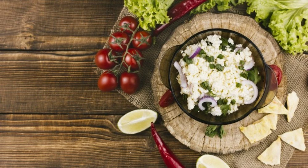 Как да си направим домашна разядка от сирене и печени чушки