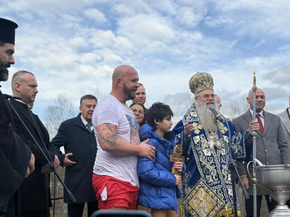 44-годишен от Пловдив извади Богоявленския кръст от Марица