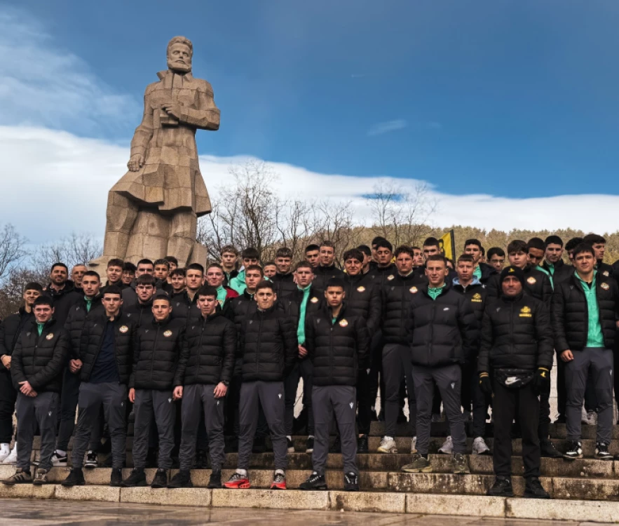 Юношите на Ботев почетоха своя патрон в Калофер