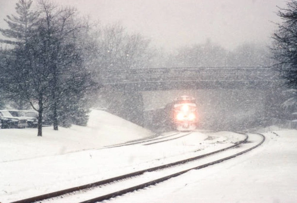 Железопътният трафик в Нидерландия е блокиран заради сняг и лед
