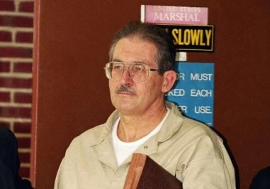 Бившият агент на ЦРУ и контраразузнавач Олдрич Еймс предавал западна