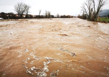 Наводнение в Крумовградско, разрушен е мост ВИДЕО