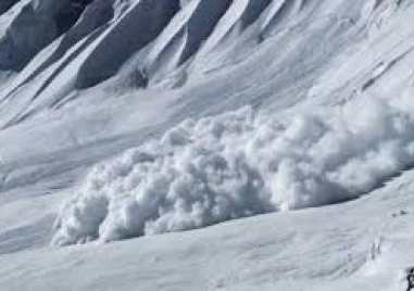 Опасност от лавини в Пирин застрашава туристи и скиори