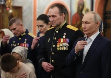 Путин приветства „свещената мисия на руските войски по време на коледната служба