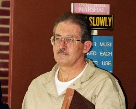 Бивш агент на ЦРУ, продавал американски тайни на Съветския съюз и Русия, почина в затвора