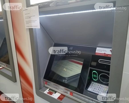 Депозитни банкомати още работят с левове, опашки продължават да се извиват пред банките в Пловдив
