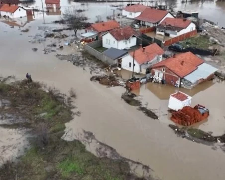 Обявиха бедствено положение в части от Косово, проливни дъждове предизвикаха наводнения
