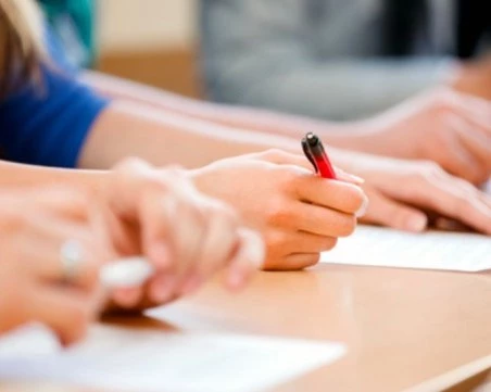 Съд в София спря временно новия интегрален изпит по математика след 7. клас