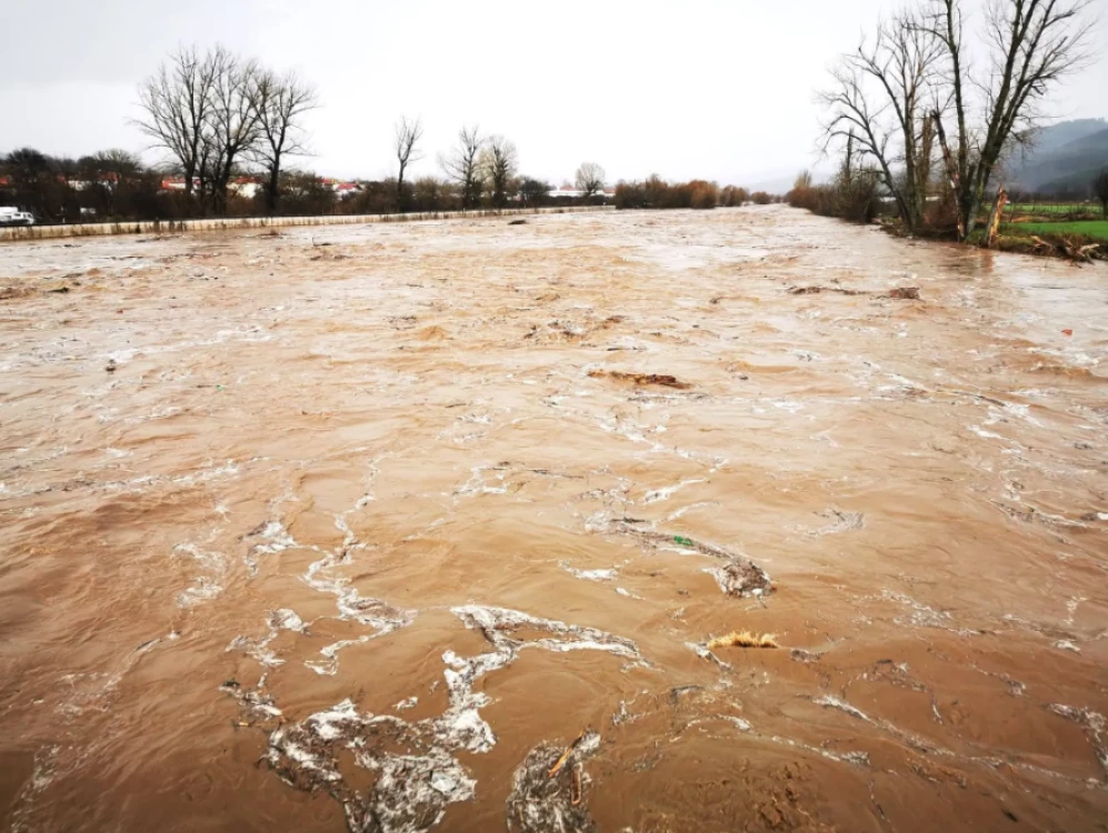 Наводнение в Крумовградско, разрушен е мост ВИДЕО