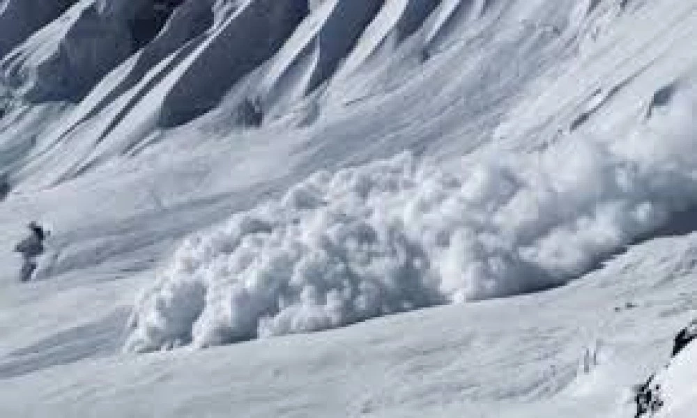 Опасност от лавини в Пирин застрашава туристи и скиори