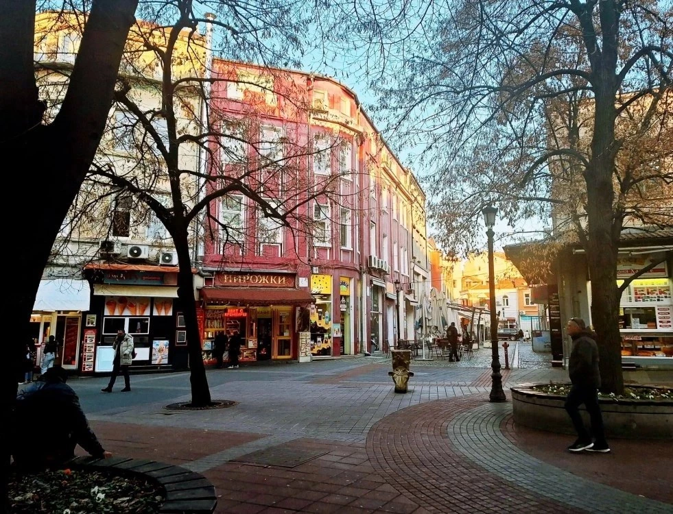 Жълт код за силен вятър в Пловдив и областта, очакват се превалявания