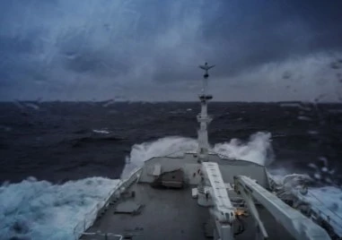 Силни южни ветрове прекъснаха фериботните услуги в цяла Гърция днес