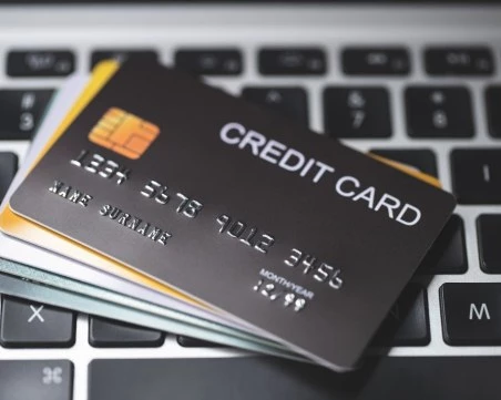 Две българки са задържани в Скопие за серия кражби и злоупотреба с банкови карти