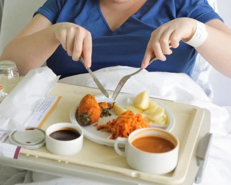 КЗК проверява фирми за картел при доставка на храна в болници