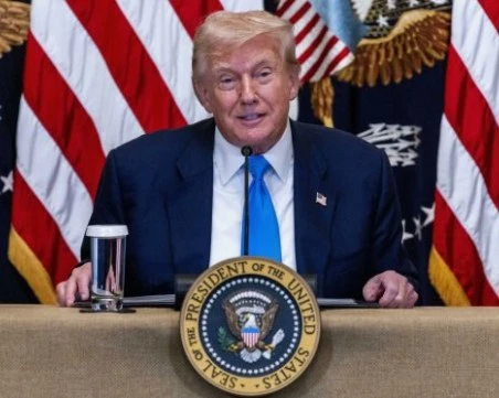 Сенатът приема резолюция за ограничаване на военните правомощия на Тръмп