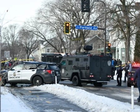 Служител на имиграционните власти в САЩ застреля жена в автомобила ѝ