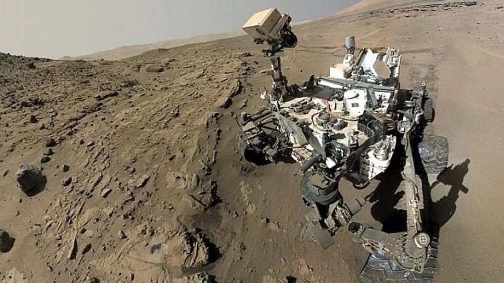 Марсоходът Curiosity се изкачи по 5-километров склон на Марс и засне зашеметяваща панорама